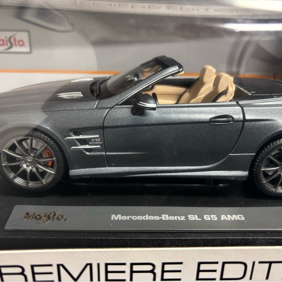 Maisto Premiere Edition Mercedes-Benz SL 65 AMG - Black - Picture 3 of 6